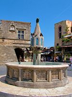 Fontaine turque, place Hippocrate à Rhodes. Cliquer pour agrandir l'image.