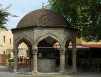 Fontaine de la mosquée de Recep Pacha à Rhodes. Cliquer pour agrandir l'image.