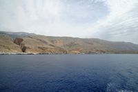 Géographie de l’île de Crète. La côte des Sfakia près de Loutro. Cliquer pour agrandir l'image.