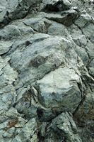 Géologie de l’île de Crète. Roche de quartzite à Ardaktos près de Spili. Cliquer pour agrandir l'image.