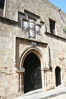 Herberg van de Taal van Provence, Straat van de Ridders in Rhodos. Klikken om het beeld te vergroten.