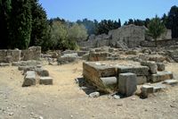 Le premier niveau du sanctuaire de l'Asclépiéion à Kos (auteur Karelj). Cliquer pour agrandir l'image.