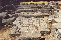 Fondations du temple d'Athéna du site d'Ialyssos à Rhodes. Cliquer pour agrandir l'image.