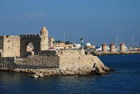 Vestiges de la tour de Naillac à Rhodes. Cliquer pour agrandir l'image.