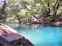 Rivière de la vallée des sept sources à Rhodes. Cliquer pour agrandir l'image.