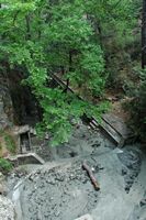 Versperring van het dal van de zeven bronnen in Rhodos. Klikken om het beeld te vergroten.