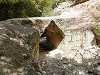 Le site archéologique d'Eleutherne en Crète. Le pont hellénistique (auteur Olaf Tausch). Cliquer pour agrandir l'image.