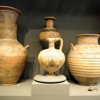 Le site archéologique d'Eleutherne en Crète. Cruche à la Méduse du 7e siècle avant JC. Cliquer pour agrandir l'image.