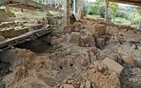 Le site archéologique d'Eleutherne en Crète. Le bûcher funéraire de la nécropole d'Orthi Petra. Cliquer pour agrandir l'image.