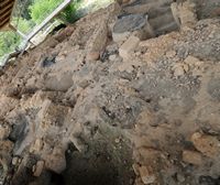 Le site archéologique d'Eleutherne en Crète. Le grand tumulus de la nécropole d'Orthi Petra. Cliquer pour agrandir l'image.