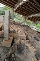 Le site archéologique d'Eleutherne en Crète. Le Grand Pilier de la nécropole d'Orthi Petra. Cliquer pour agrandir l'image.