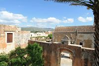 Le village d'Adele en Crète. Cour du réfectoire du monastère d'Arkadi. Cliquer pour agrandir l'image.