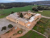 Le village d'Adele en Crète. Vue aérienne du monastère d'Arkadi (auteur C. Messier). Cliquer pour agrandir l'image.