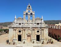 Le village d'Adele en Crète. Façade de l'église du monastère d'Arkadi (auteur Benoît Prieur). Cliquer pour agrandir l'image.