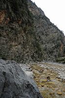 Les gorges de Samaria en Crète. Les gorges entre les Portes de Fer et Agia Roumeli. Cliquer pour agrandir l'image.