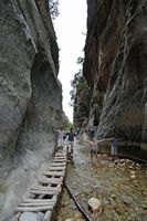 Les gorges de Samaria en Crète. Le défilé des Portes de Fer dans les gorges. Cliquer pour agrandir l'image.