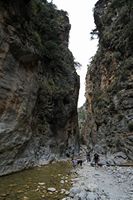 Les gorges de Samaria en Crète. Le défilé des Portes de Fer dans les gorges. Cliquer pour agrandir l'image.