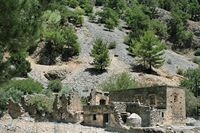 Les gorges de Samaria en Crète. Ruines du village de Samaria (auteur Lapplaender). Cliquer pour agrandir l'image.