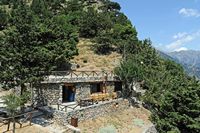 Les gorges de Samaria en Crète. Le guichet d'entrée des gorges à Xyloskalo. Cliquer pour agrandir l'image.