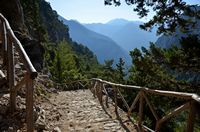 Les gorges de Samaria en Crète. Xyloskalo au début des gorges de Samaria (auteur Pavel Špindler). Cliquer pour agrandir l'image.