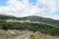 Le village d'Agia Varvara en Crète. Les « tartes de grand-mère » à Prinias. Cliquer pour agrandir l'image.
