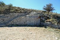 Le village d'Agia Varvara en Crète. Entrée du site archéologique de Rhizénia. Cliquer pour agrandir l'image.