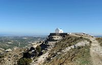 Le village d'Agia Varvara en Crète. La chapelle Saint-Pantaléon à Prinias. Cliquer pour agrandir l'image.