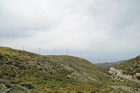 Le village d’Agios Pavlos en Crète. Champ d'éoliennes sur le mont Assiderotas près d'Ardaktos. Cliquer pour agrandir l'image.