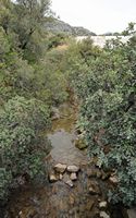 Le village d’Agios Pavlos en Crète. La rivière d'Akoumia près de serres de Triopetra. Cliquer pour agrandir l'image.