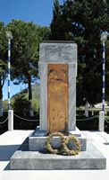Le village d’Amari en Crète. Le monument aux morts de Gerakari. Cliquer pour agrandir l'image.