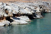 Le village d’Anopoli en Crète. Les grottes de marbre de la plage de Marmara (auteur Maesi64). Cliquer pour agrandir l'image.
