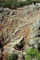 Le village d’Anopoli en Crète. L'ancien sentier muletier d'Aradaina (auteur Gerd-HH). Cliquer pour agrandir l'image.