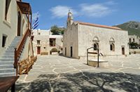 Le village d’Assomatos en Crète. L'église du monastère Moni Preveli. Cliquer pour agrandir l'image.
