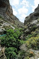 Le village d’Assomatos en Crète. Les chutes d'eau des gorges de la Kourtaliotis. Cliquer pour agrandir l'image.