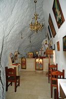 Le village d’Assomatos en Crète. L'église Sainte-Dominique dans les gorges de la Kourtaliotis. Cliquer pour agrandir l'image.