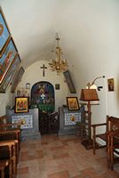 Le village d’Assomatos en Crète. La chapelle Saint-Nicolas dans les gorges de la Kourtaliotis. Cliquer pour agrandir l'image.