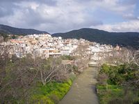 Le village d’Avdou en Crète. La rivière Aposelemis à la fin du printemps à l'ouest du village de Potamies (auteur C. Messier). Cliquer pour agrandir l'image.