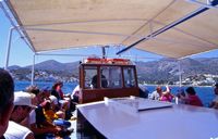 L’île de Spinalonga en Crète. Le bateau pour l'île de Spinalonga. Cliquer pour agrandir l'image.