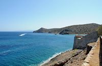 L’île de Spinalonga en Crète. Le saillant de Rangone de la forteresse de Spinalonga. Cliquer pour agrandir l'image.