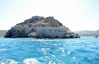 L’île de Spinalonga en Crète. La demi-lune Michiel de la forteresse de Spinalonga. Cliquer pour agrandir l'image.