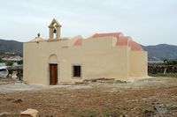 Le village d’Élounda en Crète. L'église de l'Ascension sur la presqu'île de Spinalonga. Cliquer pour agrandir l'image.
