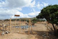 Le village d’Élounda en Crète. Ruines de la basilique paléochrétienne d'Olonte. Cliquer pour agrandir l'image.