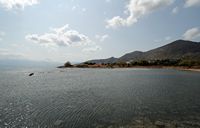 Le village d’Élounda en Crète. Ruines immergées d'Olonte. Cliquer pour agrandir l'image.