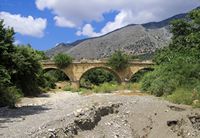 Le village de Garazo en Crète. Le pont de Garazo (auteur C. Messier). Cliquer pour agrandir l'image.