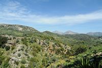 La ville d’Anogia en Crète. Faille tectonique dans la région d'Axos. Cliquer pour agrandir l'image.