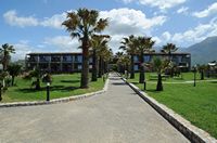 Le village de Georgioupoli en Crète. Jardin de l'hôtel Elyros Mare. Cliquer pour agrandir l'image.