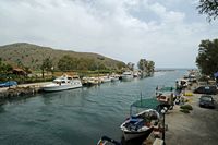 Le village de Georgioupoli en Crète. La rivière et le port. Cliquer pour agrandir l'image.