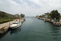 Le village de Georgioupoli en Crète. La rivière et le port. Cliquer pour agrandir l'image.