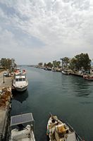 Le village de Georgioupoli en Crète. La rivière Almyros et le port de Georgioupoli. Cliquer pour agrandir l'image.