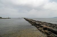 Le village de Georgioupoli en Crète. La digue du port. Cliquer pour agrandir l'image.